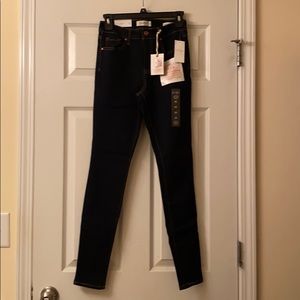 🆕 Jessica Simpson Curvy High Rise Skinny Jeans